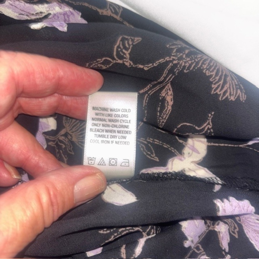 West Kei Purple Floral Surplice Blouse Black Roll Tab Sleeve V-Neck Top Medium - Picture 10 of 10